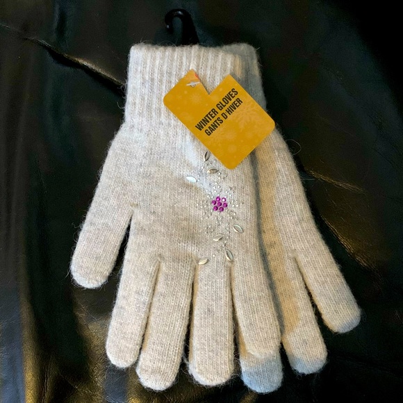 Gloves - Picture 2 of 3